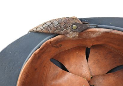 FRANCE. Casque Adrian modèle 1915 en acier...