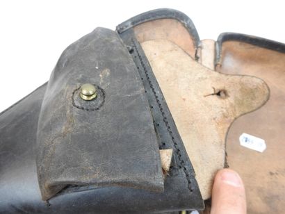FRANCE. Etui de revolver 1892 en cuir noir,...