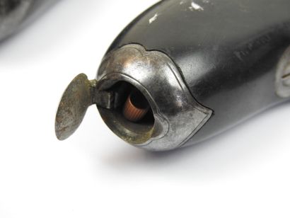 BELGIQUE. Paire de pistolets à coffre à percussion,...