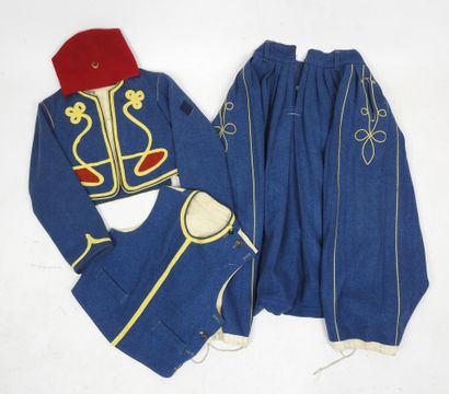 FRANCE. Tenue de tradition de tirailleur...