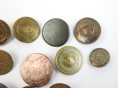 FRANCE. Lot de 13 boutons grand et petit...