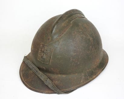 FRANCE. Casque Adrian modèle 1926 de la défense...