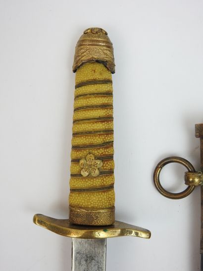 JAPON. Dague d'officier de la marine impériale...