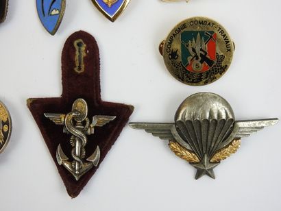 
FRANCE. Lot de 14 insignes régimentaires...