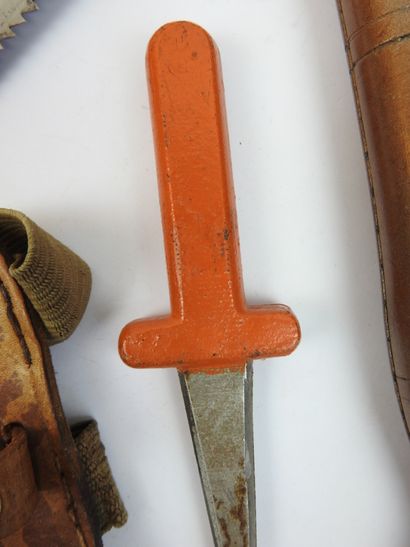 FRANCE. Couteau pliant à lame en dents de...