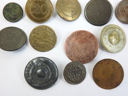 FRANCE. Lot de 13 boutons grand et petit...