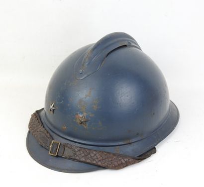 FRANCE. Casque Adrian modèle 1915 en acier...