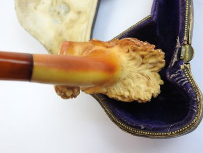 FRANCE. PIPE en écume représentant une tête...
