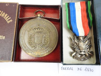 FRANCE. Lot constitué de la médaille des...