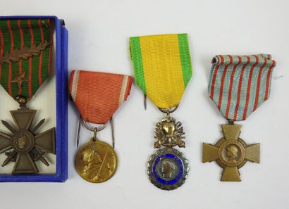 FRANCE. Suite de 5 médailles 14-18, croix...