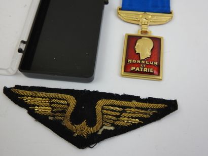 FRANCE. Lot composé d'une médaille de l'armée...