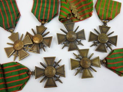 FRANCE. Suite de croix de guerre attribuées...