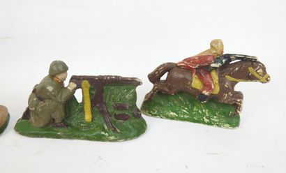 JOUETS. JRD, suite de 8 figurines en composition...