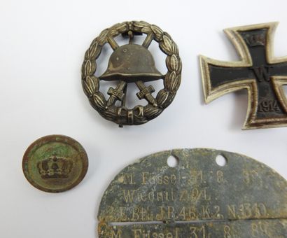 ALLEMAGNE. Boite à couvercle orné d'une croix...