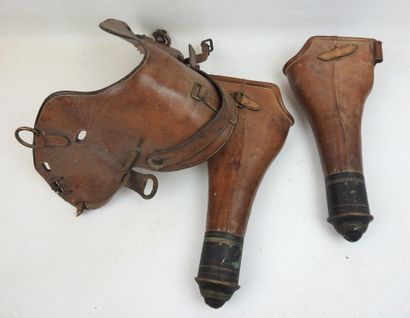 FRANCE. Paire de fontes à pistolet d'officier...