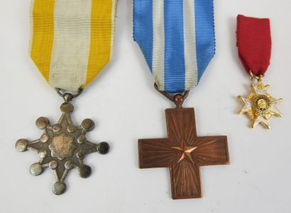 DIVERS. Croix du mérite de guerre italien...