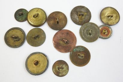 FRANCE. Lot de 13 boutons grand et petit...