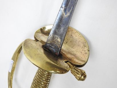 FRANCE. Epée d'officier à fusée en laiton...
