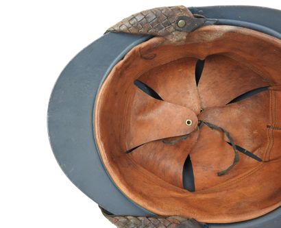 FRANCE. Casque Adrian modèle 1915 en acier...