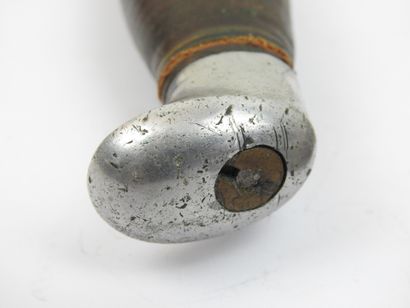 FRANCE. Couteau non réglementaire pour les...