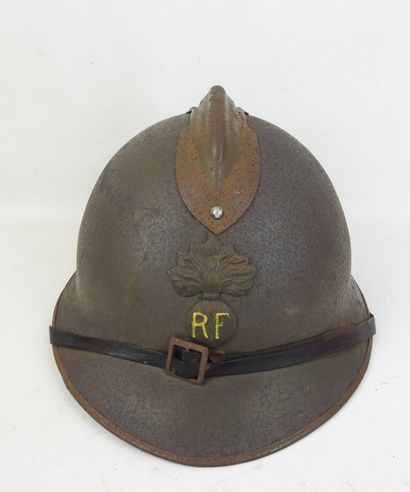 
FRANCE. Casque Adrian modèle 1926 en acier...