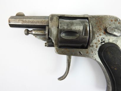 FRANCE. Revolver Velodog Hammerless à percussion...