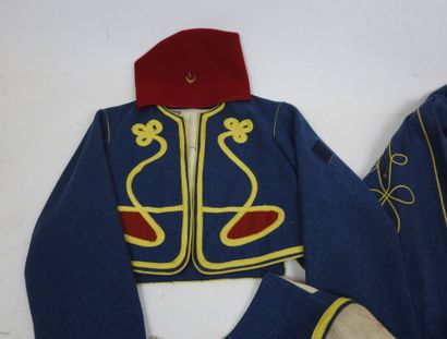 FRANCE. Tenue de tradition de tirailleur...