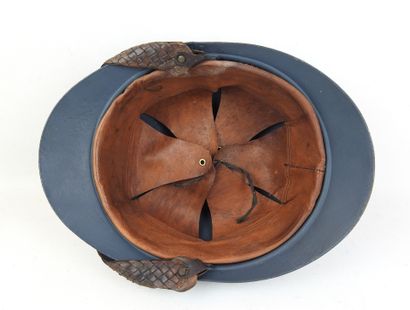 FRANCE. Casque Adrian modèle 1915 en acier...