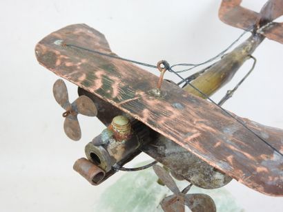 FRANCE. Avion biplan réalisé avec des éléments...