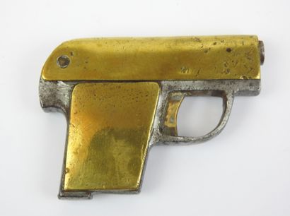 FRANCE. Briquet en forme de pistolet automatique,...