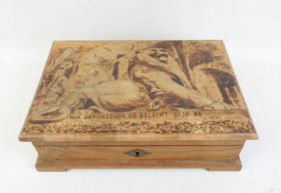FRANCE. Boite à bijoux en bois, couvercle...