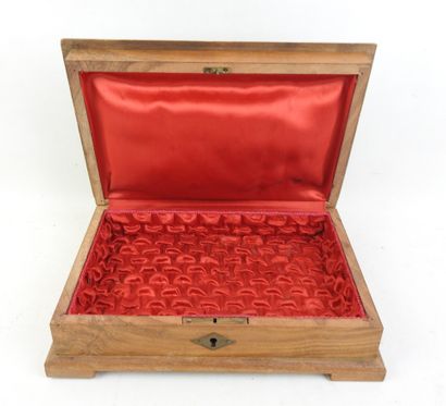 FRANCE. Boite à bijoux en bois, couvercle...