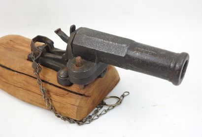 FRANCE. Canon d'alarme en acier monté sur...