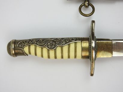 JAPON. Reproduction moderne d'une dague d'officier...