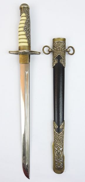 JAPON. Reproduction moderne d'une dague d'officier...