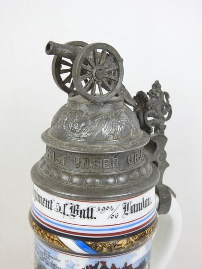 ALLEMAGNE. Chope de réserviste en porcelaine...
