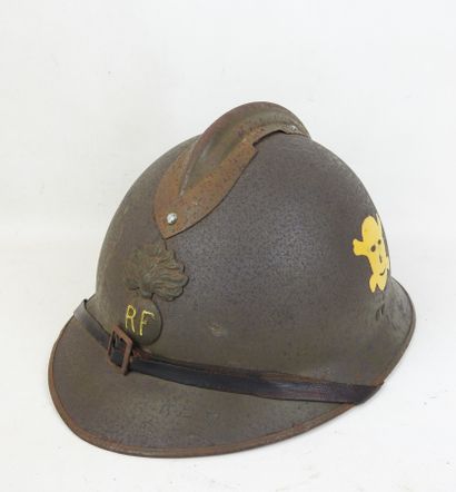 
FRANCE. Casque Adrian modèle 1926 en acier...