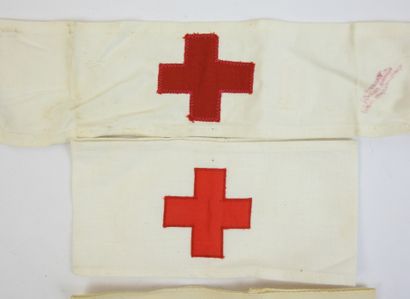 FRANCE. Lot de 3 brassards de la croix rouge,...