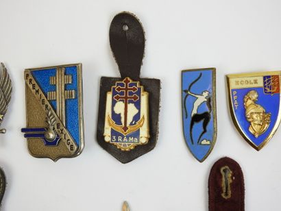 
FRANCE. Lot de 14 insignes régimentaires...
