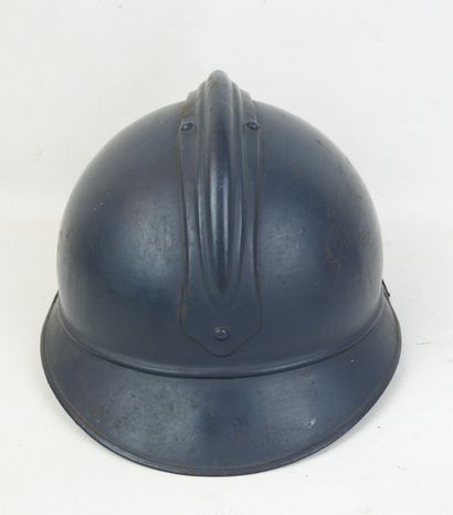 FRANCE. Casque Adrian modèle 1915 en acier...