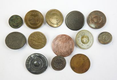 FRANCE. Lot de 13 boutons grand et petit...