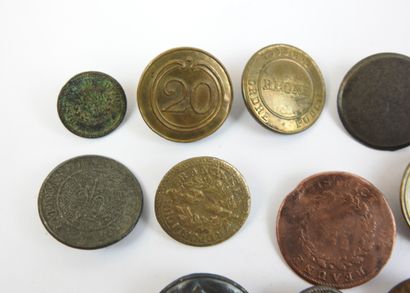 FRANCE. Lot de 13 boutons grand et petit...