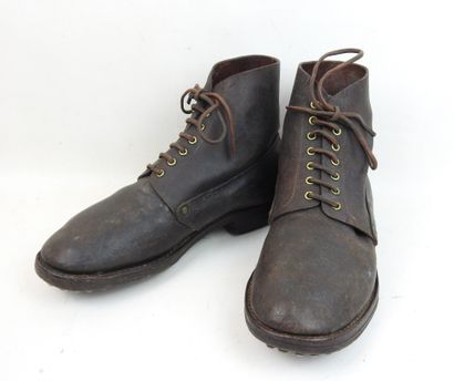 FRANCE. Paire de brodequins modèle 1917 en...