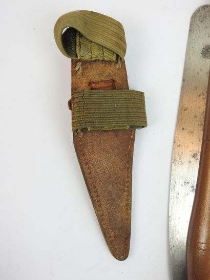 FRANCE. Couteau pliant à lame en dents de...