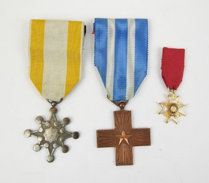 DIVERS. Croix du mérite de guerre italien...