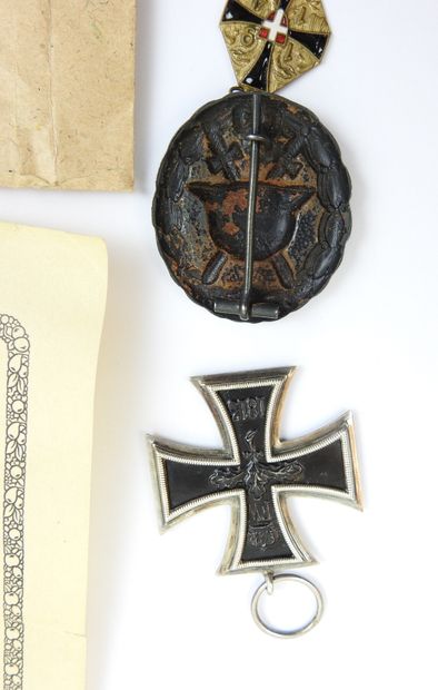 BAVIERE. Wooden box covered with black percaline...