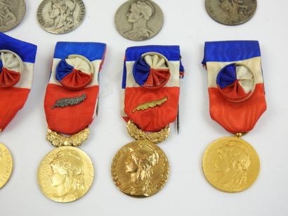 FRANCE. Lot de 10 médailles d'honneur en...