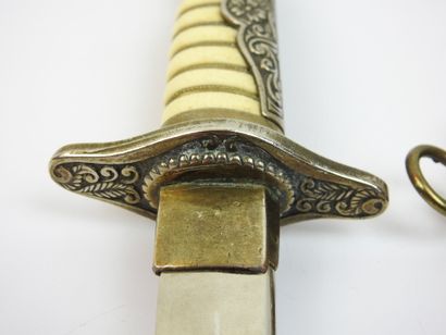 JAPON. Reproduction moderne d'une dague d'officier...