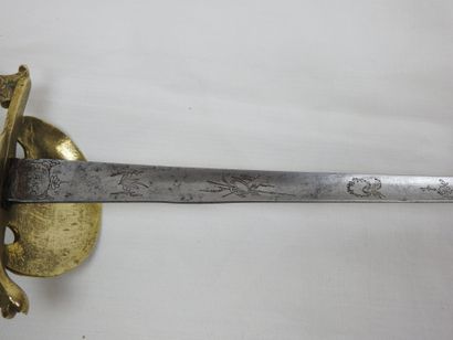 FRANCE. Epée d'uniforme à fusée en bois quadrillé,...