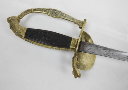 FRANCE. Epée d'uniforme à fusée en bois quadrillé,...